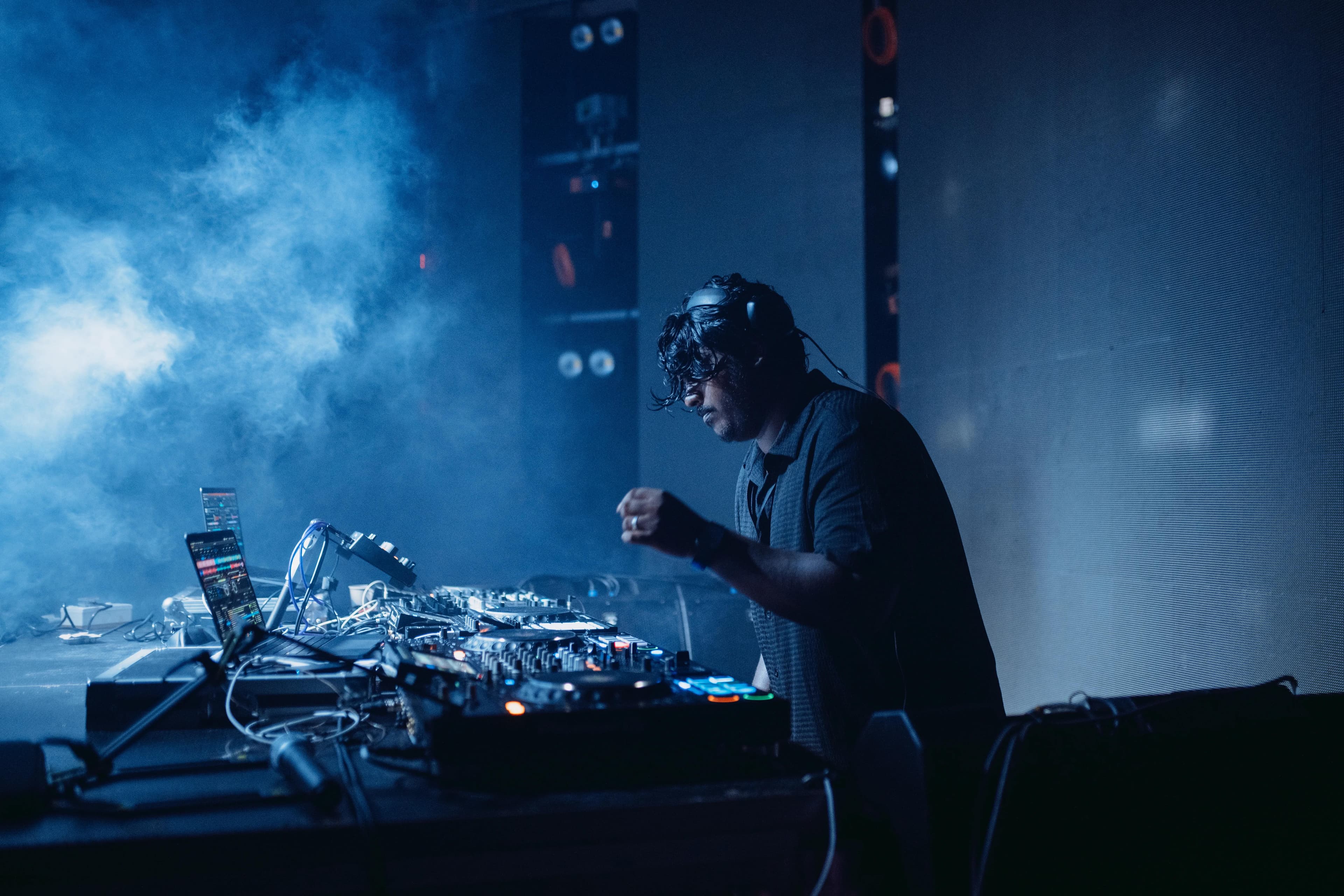 mifu-decks-blue-smoke.webp
